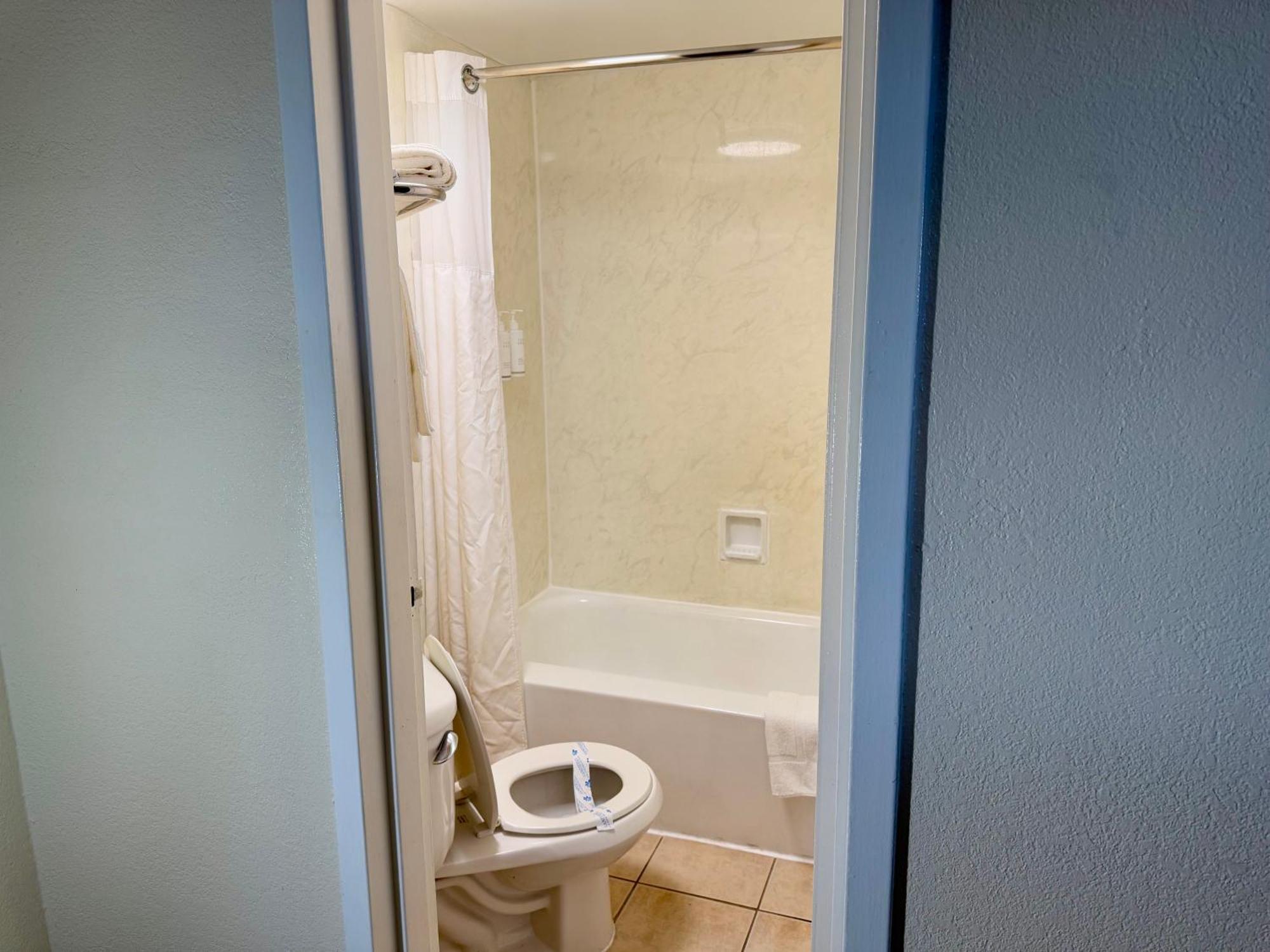 Travelodge By Wyndham Suites Virginia Beach Oceanfront Bagian luar foto