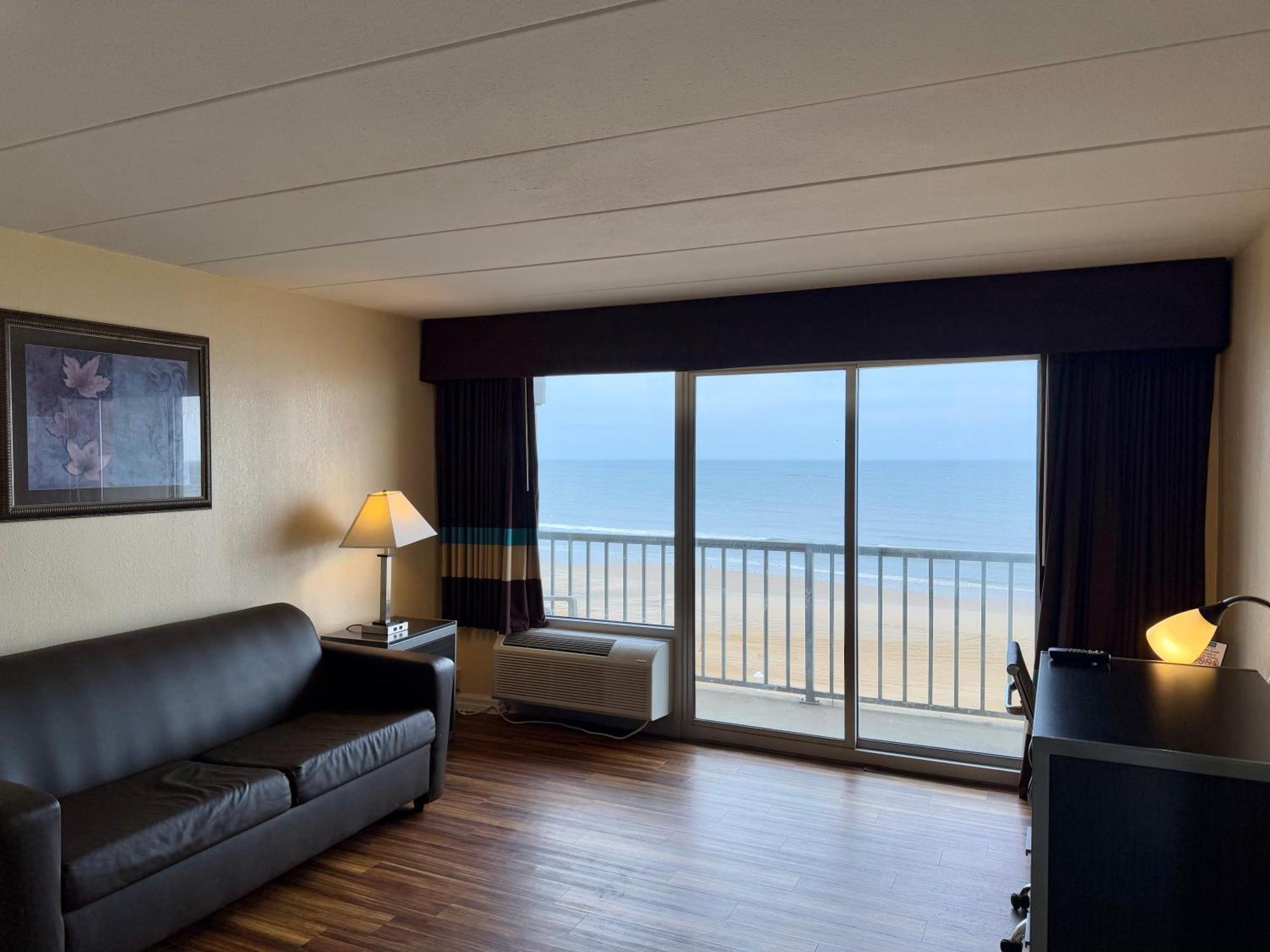 Travelodge By Wyndham Suites Virginia Beach Oceanfront Bagian luar foto